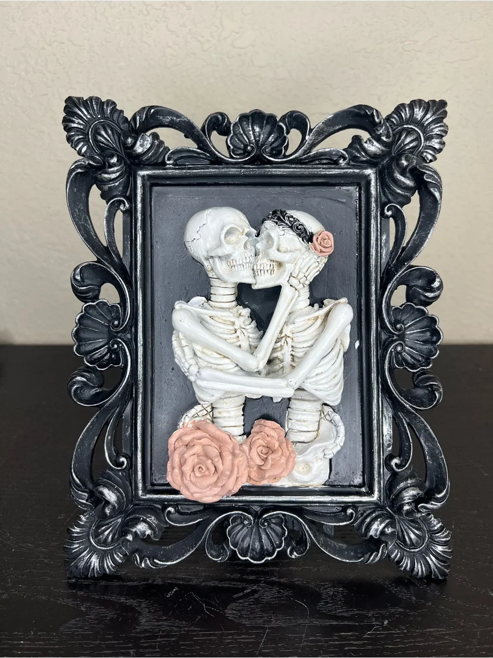 NEW 10”x 8” 3D Halloween Skeleton Kisses Framed Photo